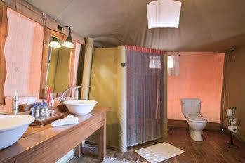 Elephant Bedroom Camp Archers Post Exterior foto