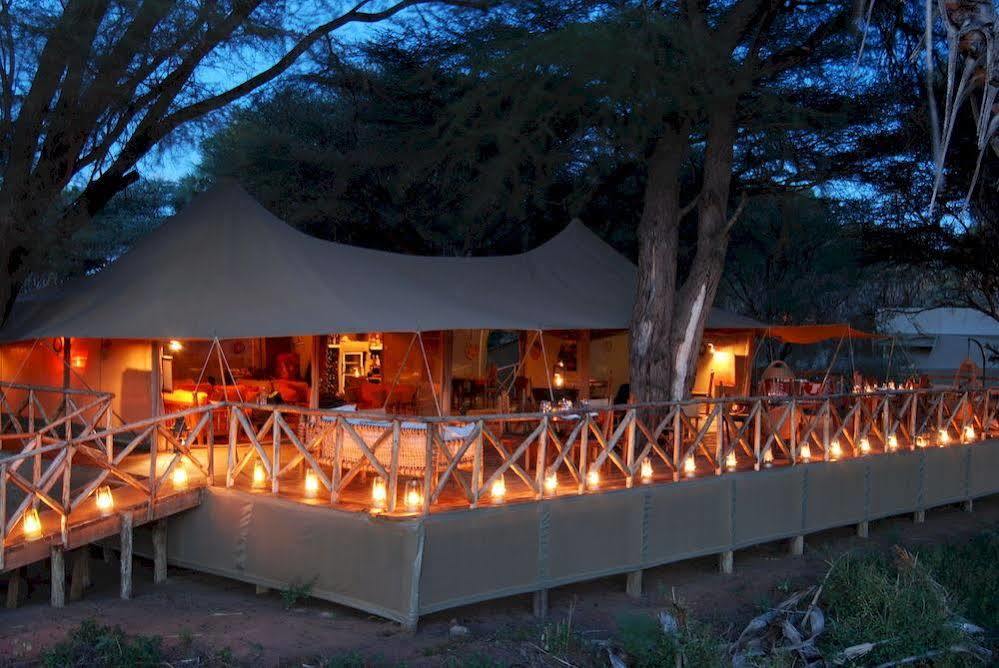 Elephant Bedroom Camp Archers Post Exterior foto